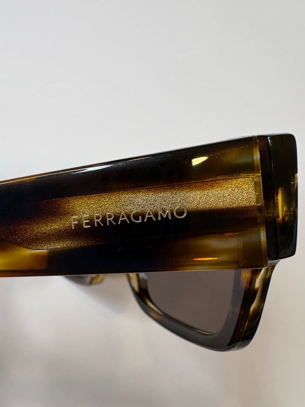 Ferragamo NIB $415 Tortoise Sunglasses Full Set SF214S Italy